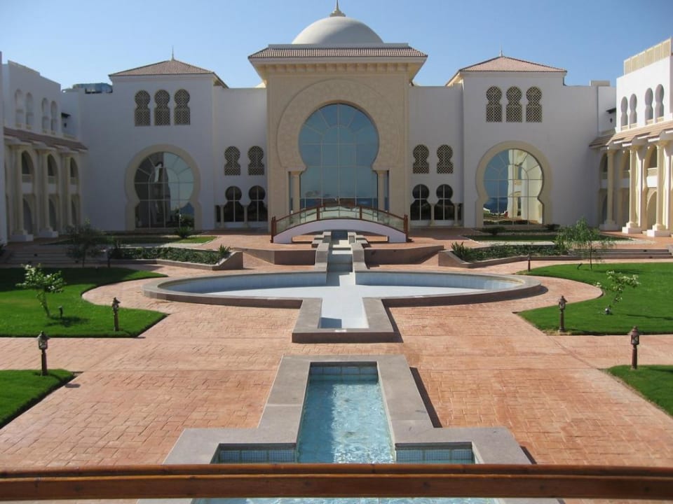 Blick über den Innenhof auf die Lobby Old Palace Resort Sahl Hasheesh