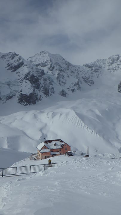 Die Schaubachhütte im Februar 2014 Die Post am Ortler