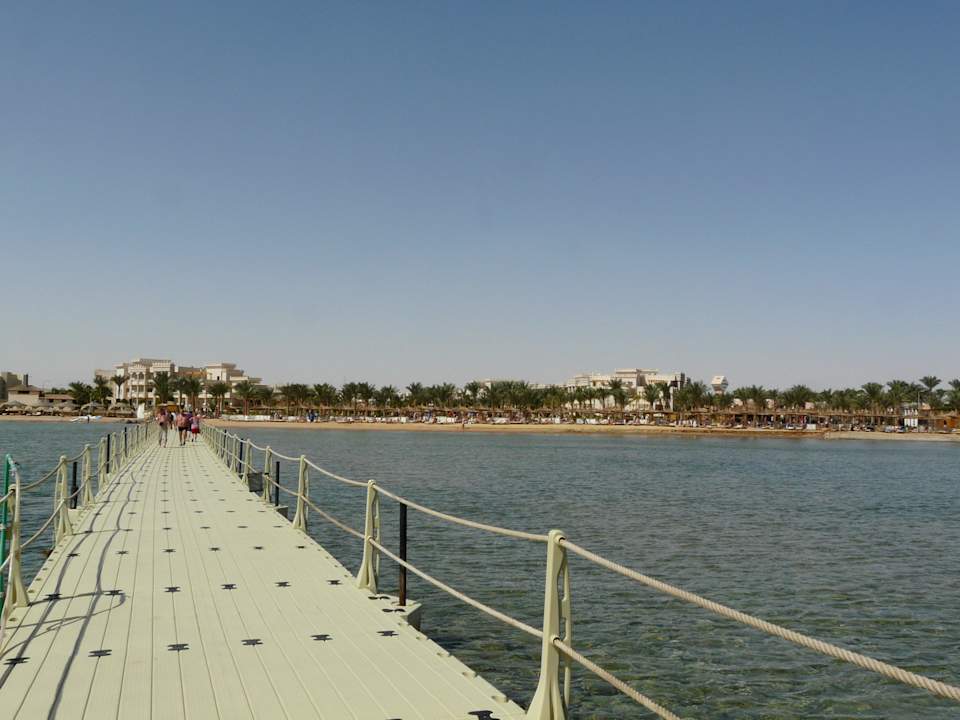 Vom Steg aus zum Hotel/Strand Pickalbatros Palace Resort