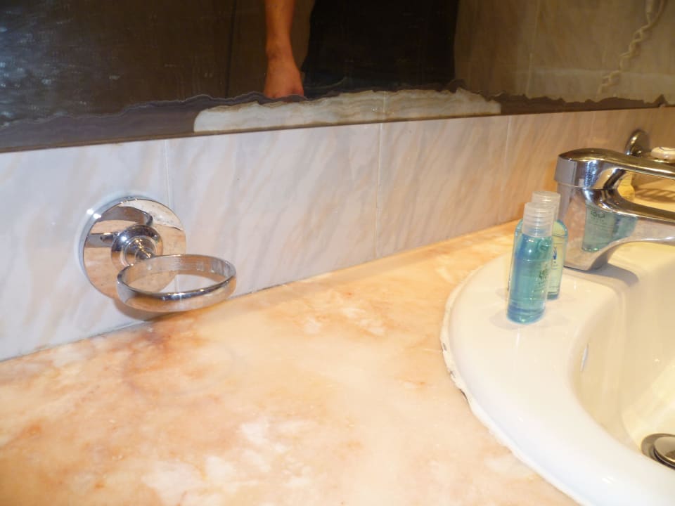 Der Spiegel hatte auch schon bessere Zeiten gehabt Hotel Amir Palace