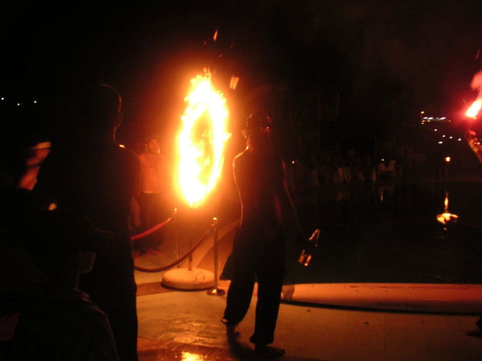 Feuerspiele zum Galaabend Royal Atlantis Beach Hotel