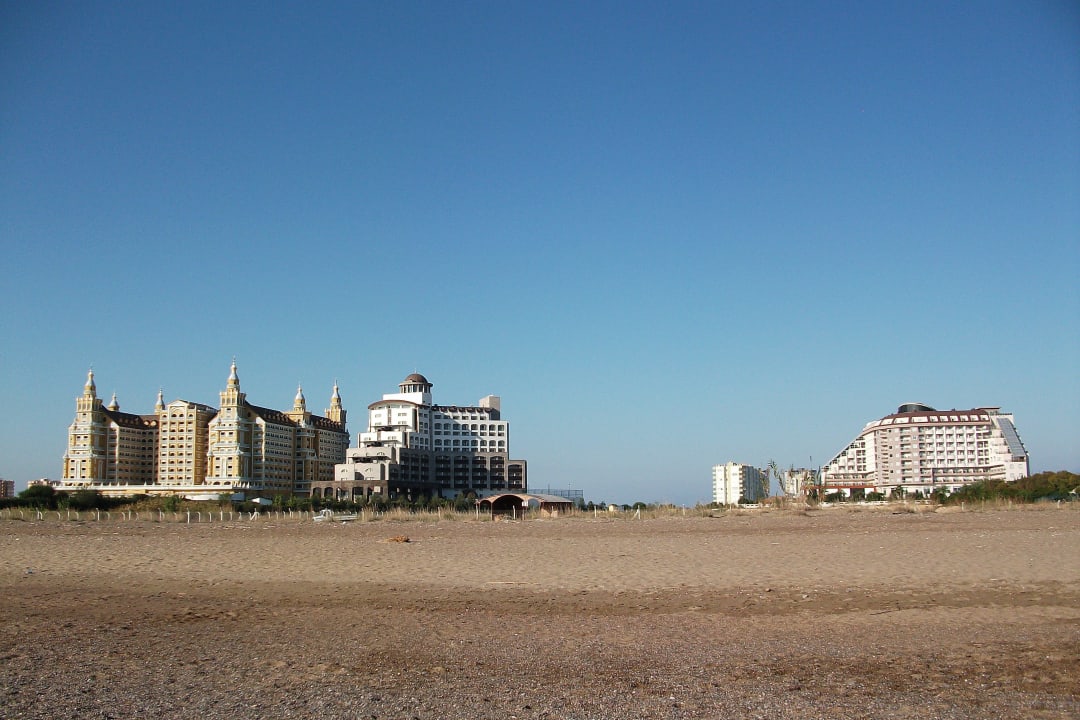 Die Nachbar-Hotels  Saturn Palace Resort Hotel