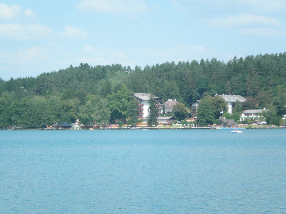 Bild von der gegenüberliegenden Seeseite Strandhotel Orchidee