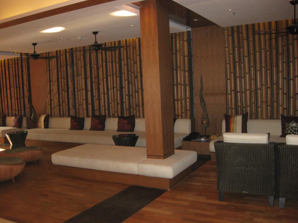 Vor der Rezeption Holiday Inn Resort Phuket Surin Beach by IHG