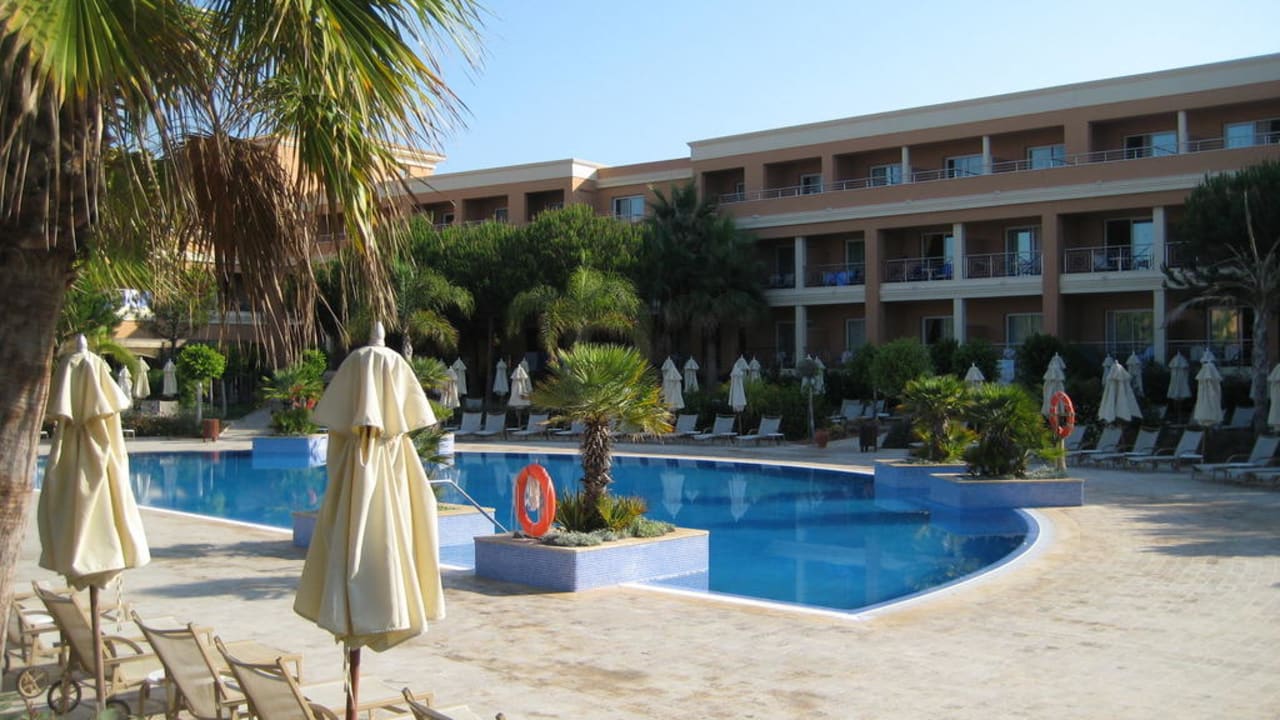 Einer der beiden Pools Hipotels Barrosa Garden