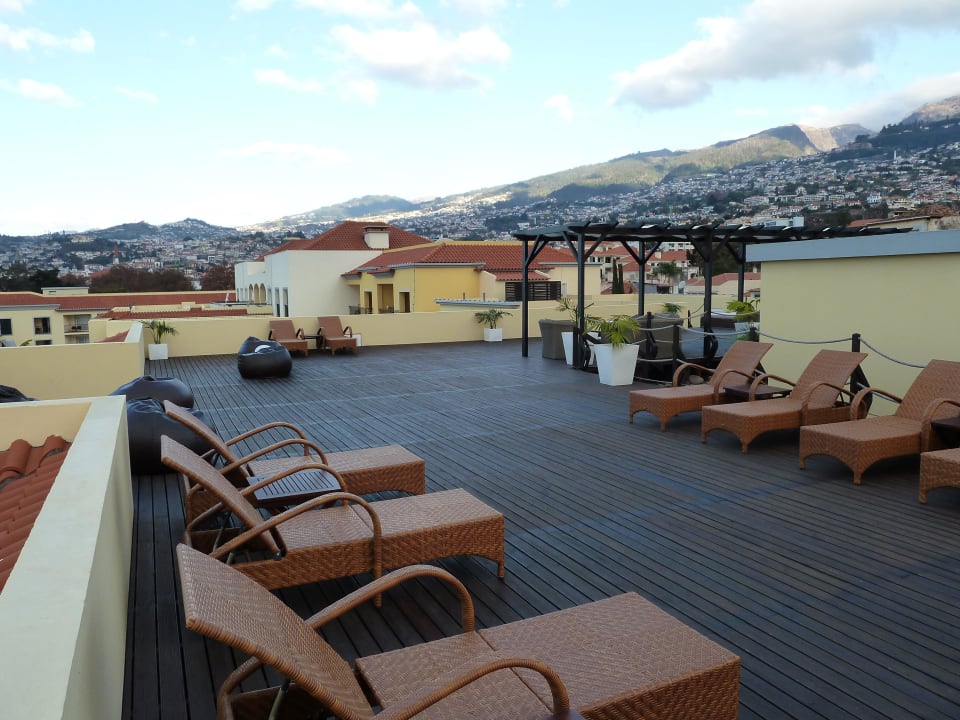 Blick auf die Dachterrasse Hotel PortoBay Santa Maria