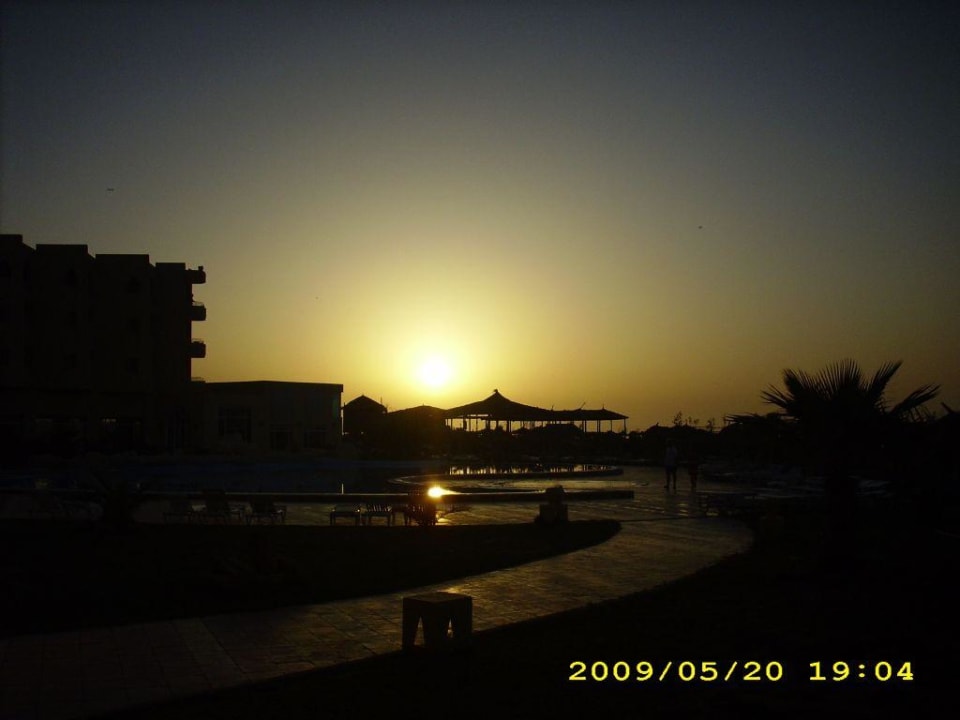 Zachód słońca Skanes Serail Aquapark