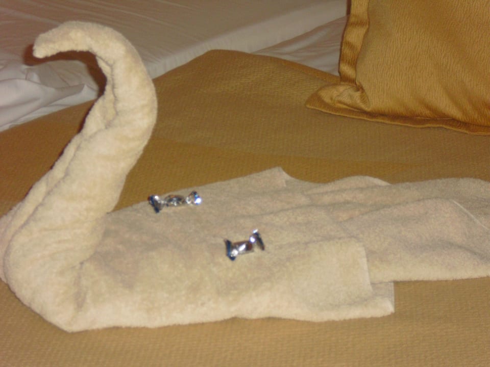 Schwan aus Badetuch PortoBay Falésia