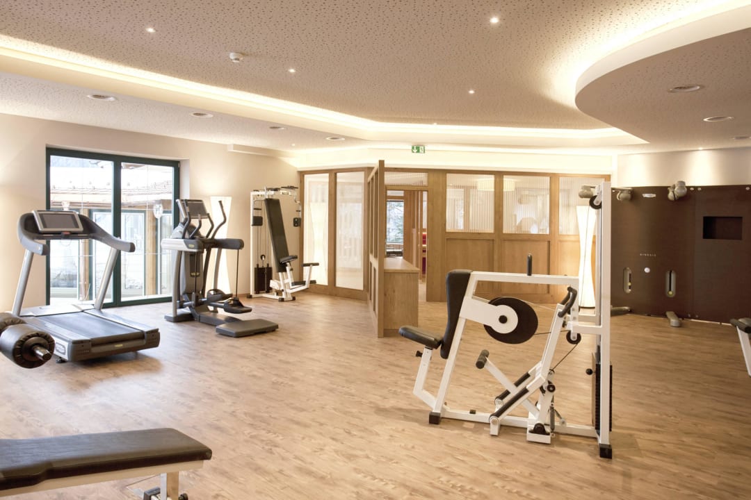 Fitnessraum mit Kinesistrainigswand Hotel Panorama Wellness & Spa by alpha