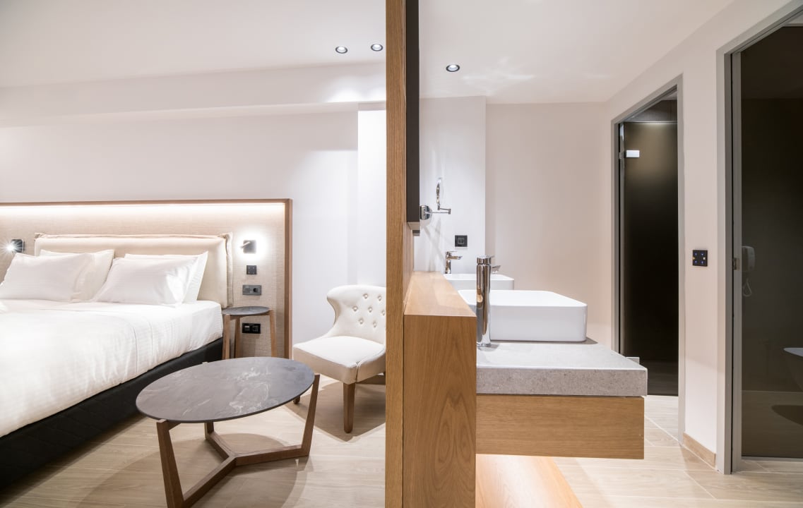 Zimmer AKASHA Beach Hotel & Spa