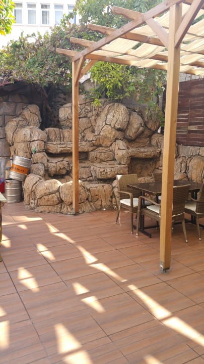 Der trockene Wasserfall Hotel Diamore