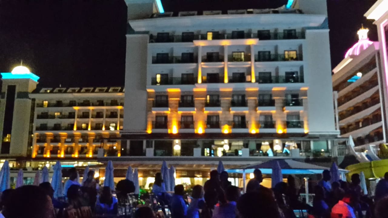 Luna Black bei Nacht  Luna Blanca Resort & Spa