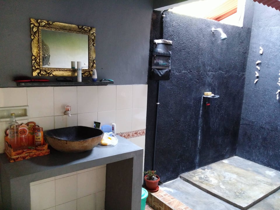 Bad. Dusche mit Himmelblick Damai Homestay