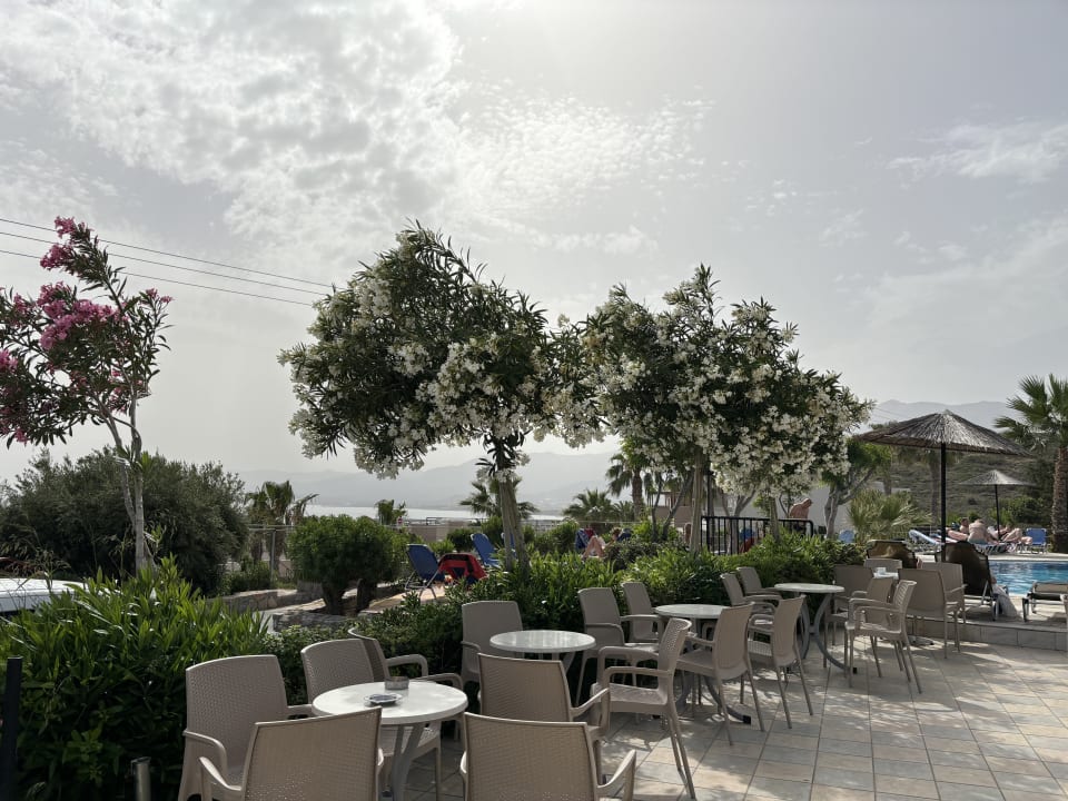 Außenansicht Hotel Semiramis Village