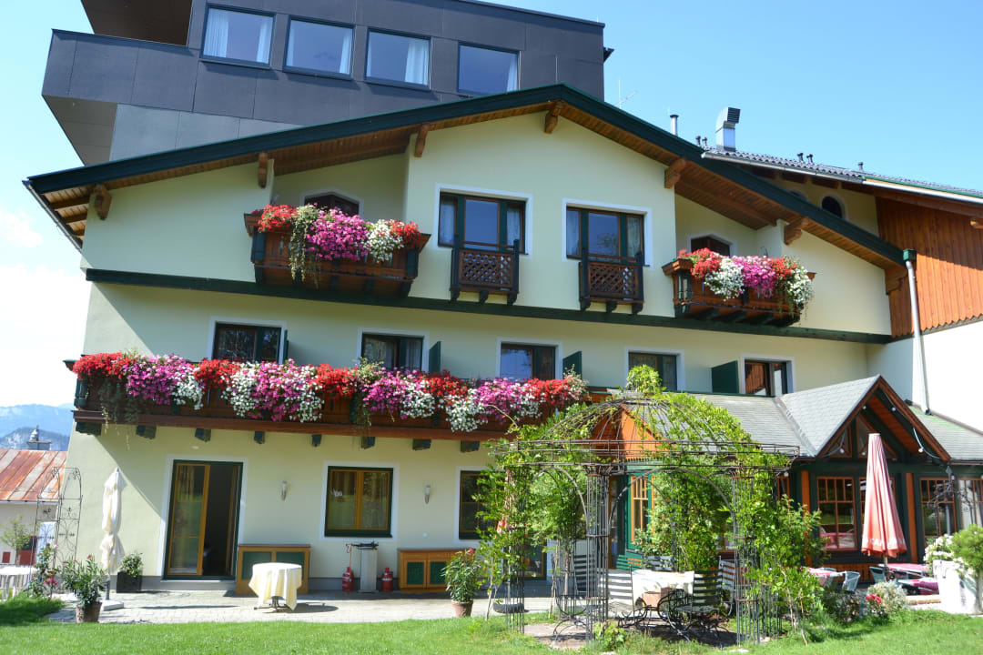 Rückansicht, rechts unten die Wohnung Landhaus Gabriel