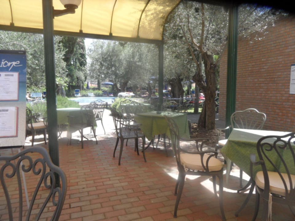 Zwisch Kinderpool und Animation  Hotel Villa Paradiso