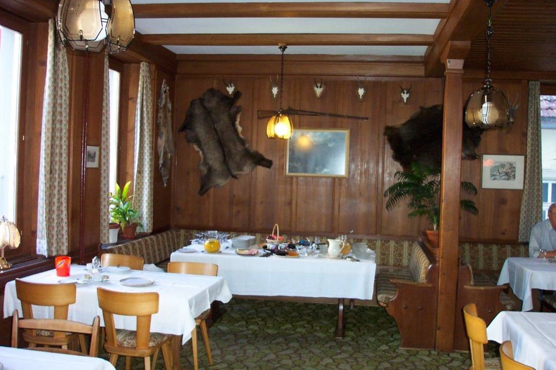 Uriger Frühstücksraum Hotel Adler-Central