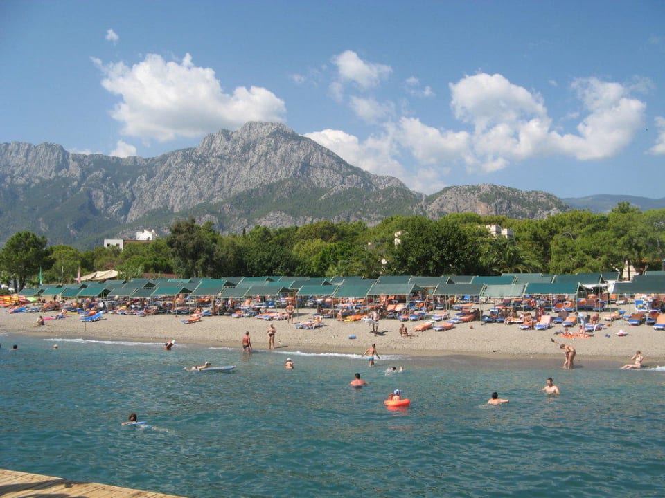 Hotelstrand mit Taurusgebirge Ulusoy Kemer Holiday Club