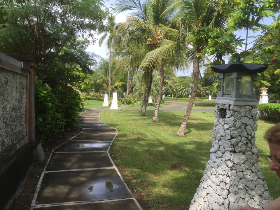 Vor dem Hotel Paradisus by Melia Bali