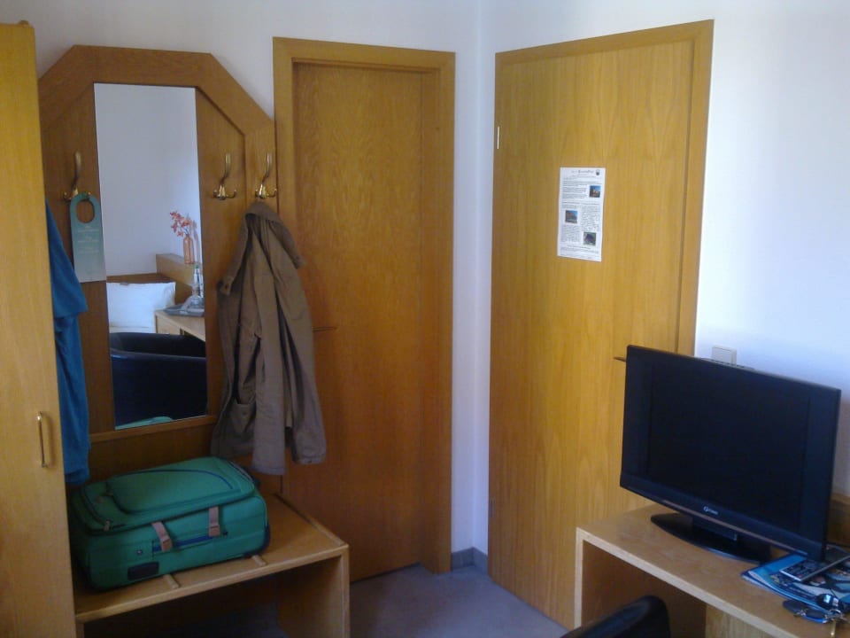 Kasten, Spiegel und Ablagefläche Hotel Klosterpost