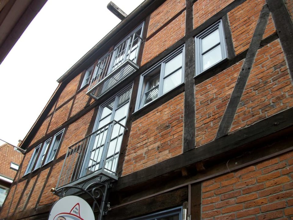 Über dem Eingang im 1. OG unser Riesenzimmer Hotel Zum Kanzler