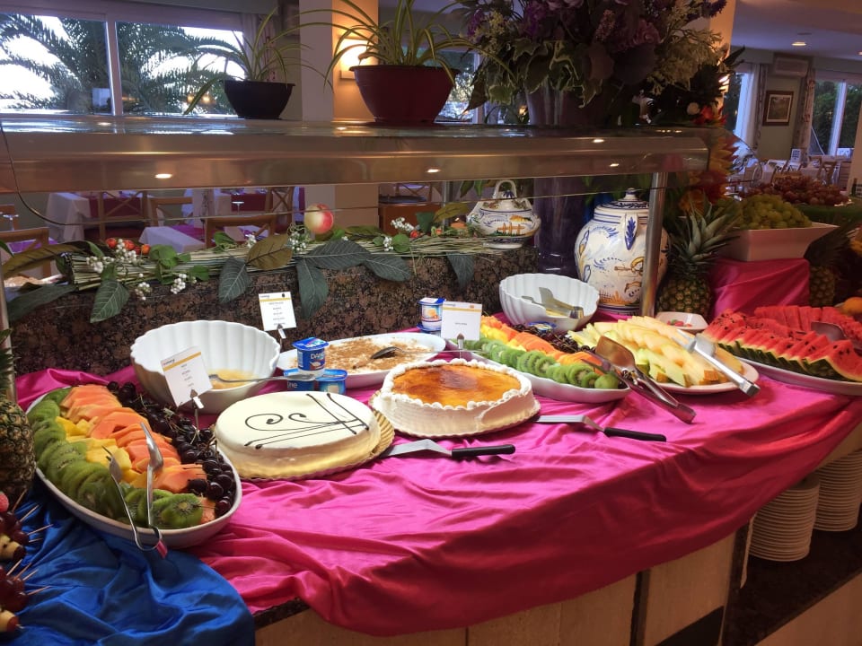 Gala Buffet Universal Hotel Laguna