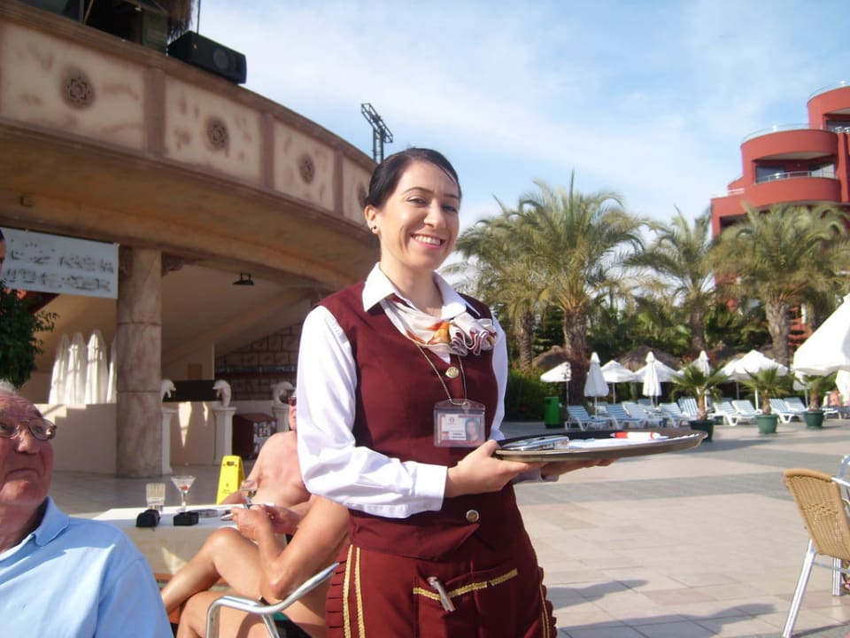 Die superschnelle Bedienung am Pool Hotel Delphin Palace