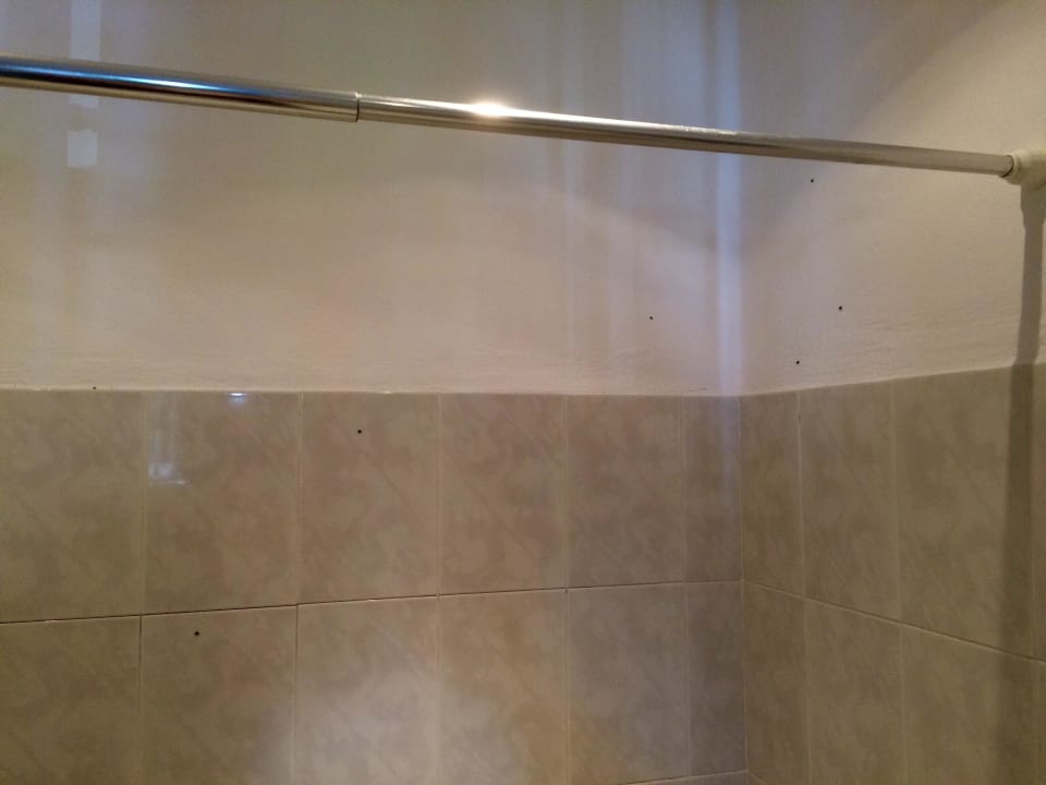 Die kleinen schwarzen Punkte sind Kloakenfliegen Acharavi Beach Hotel