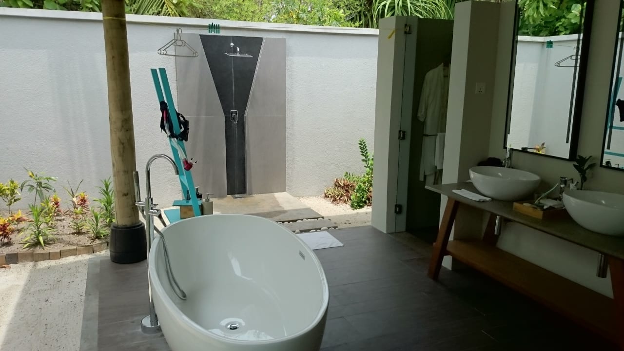 Villa - Bad und Toilette Außenbereich NH Collection Maldives Havodda Resort