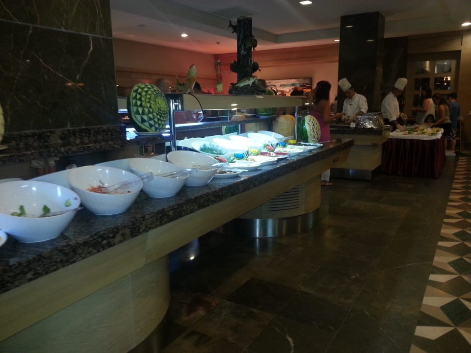 Buffet, immer frische Salate Alba Queen Hotel