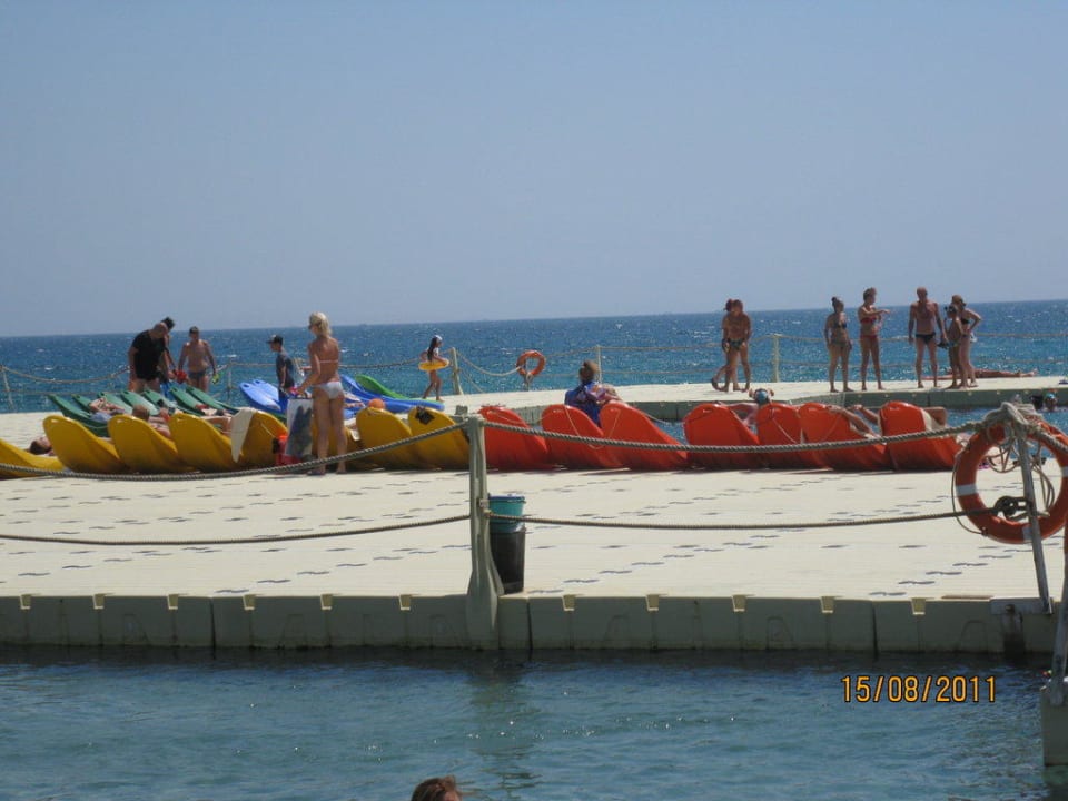Бассейн в море на пантоне Pickalbatros Palace Resort