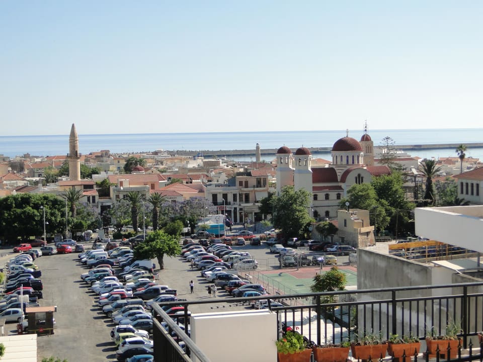 Blick in die Stadt von der Dachterrasse Jo-An Palace Hotel