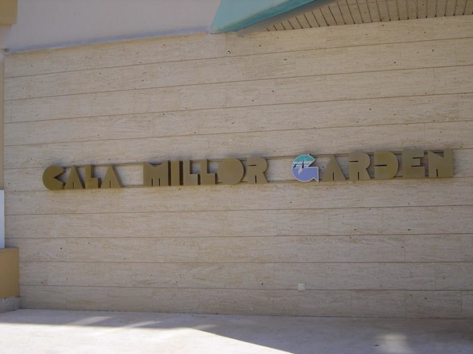 Schriftzug Hotel Cala Millor Garden - Adults only