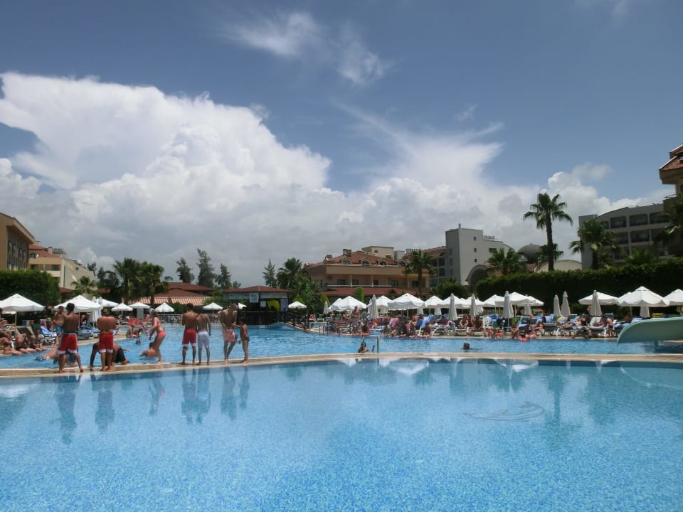 Spiele am Pool Grand Seker Hotel
