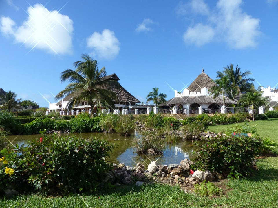 Restaurant Spices liinks & Bar rechts Royal Zanzibar Beach Resort