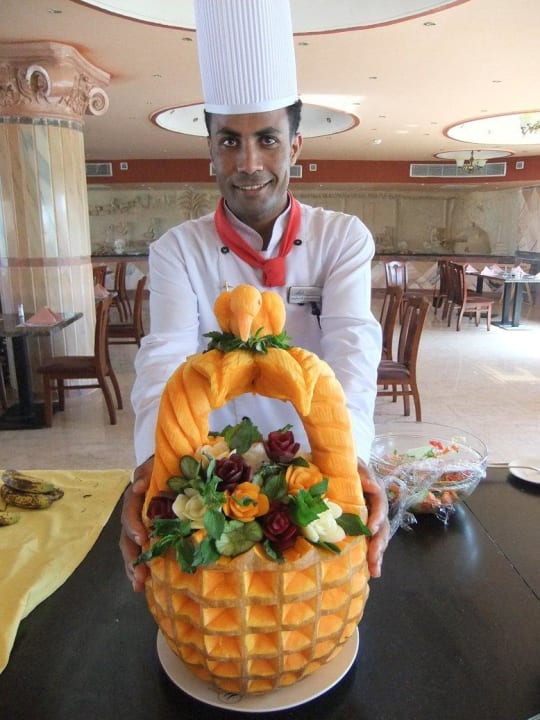 Dekoration am Salatbuffet - wahre Künstler Three Corners Happy Life Beach Resort