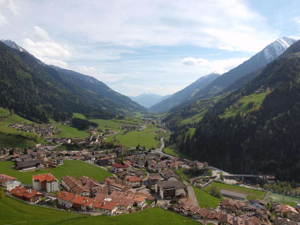 Sonnenrundgang: Blick auf St. Leonhard Panoramahotel Wildschütz