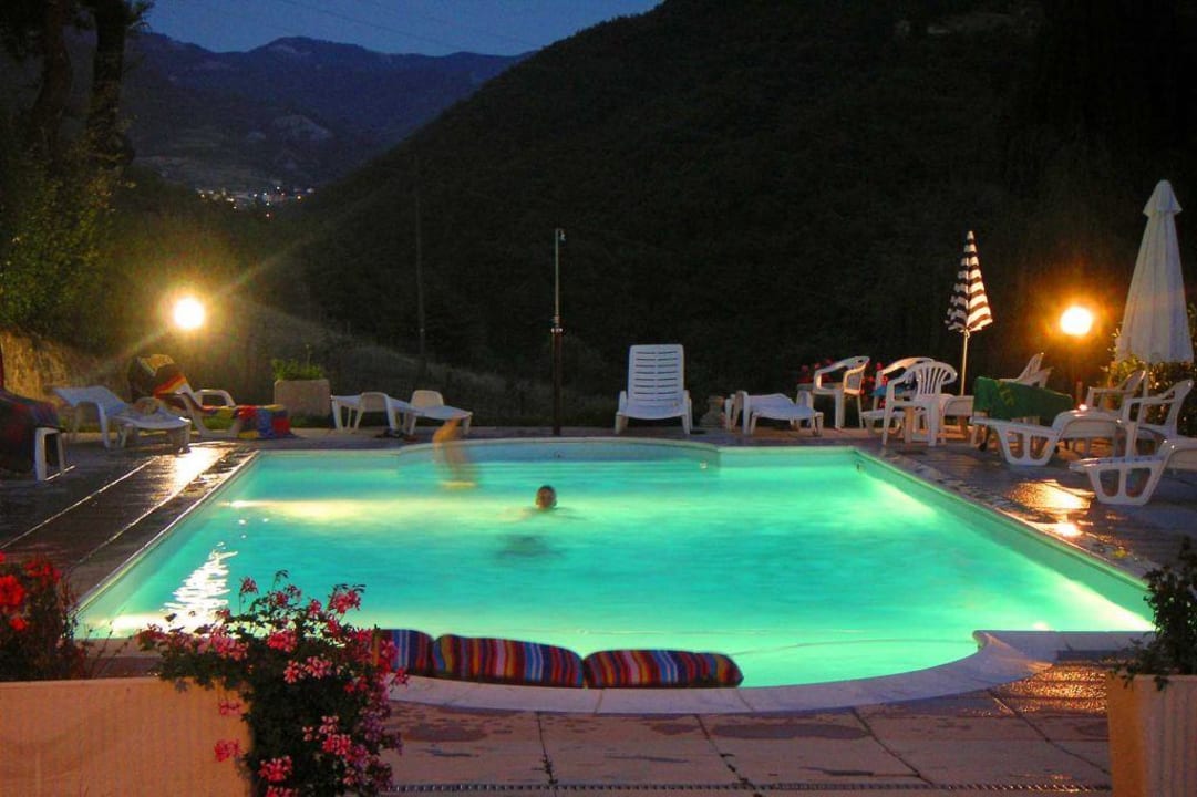 Pool bei Nacht Landhaus Aiaccia