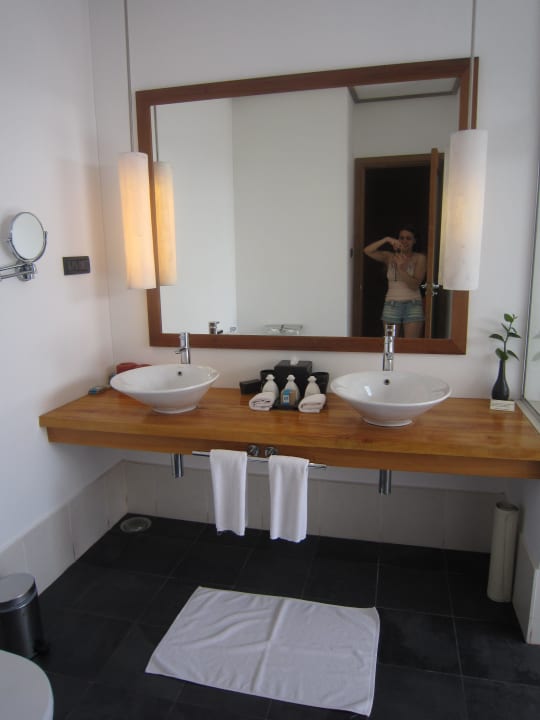 Bad Meeru Maldives Resort Island