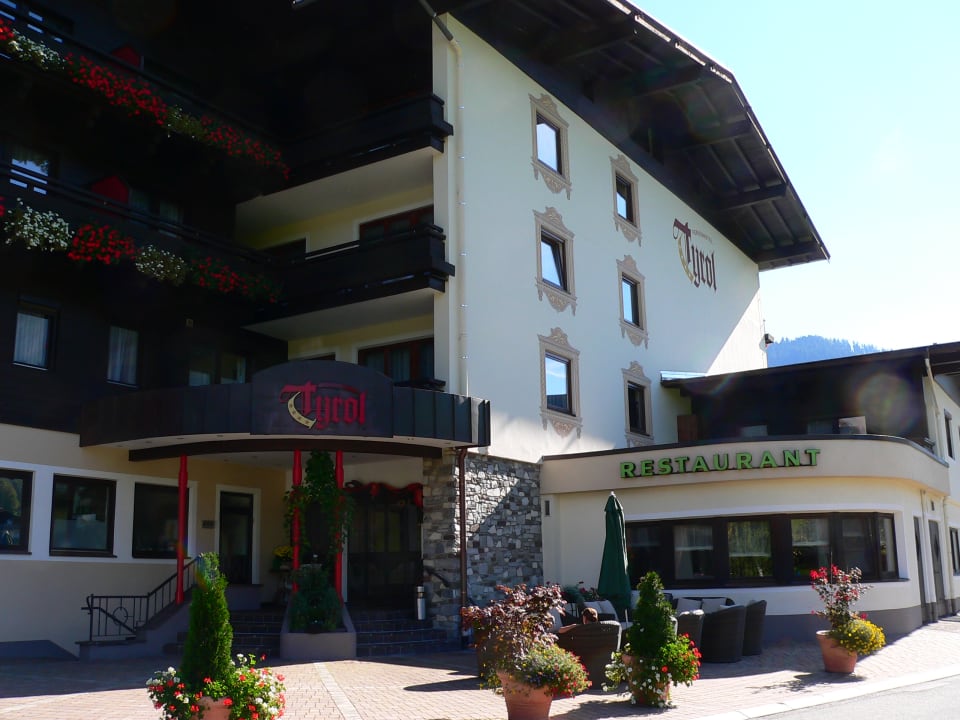 Außenansicht Hotel Tyrol