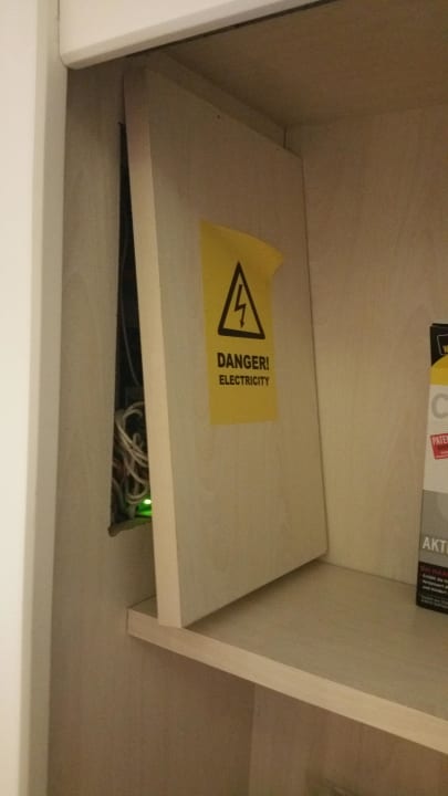 Kleiderschrank / Stromkasten Kaila Beach Hotel