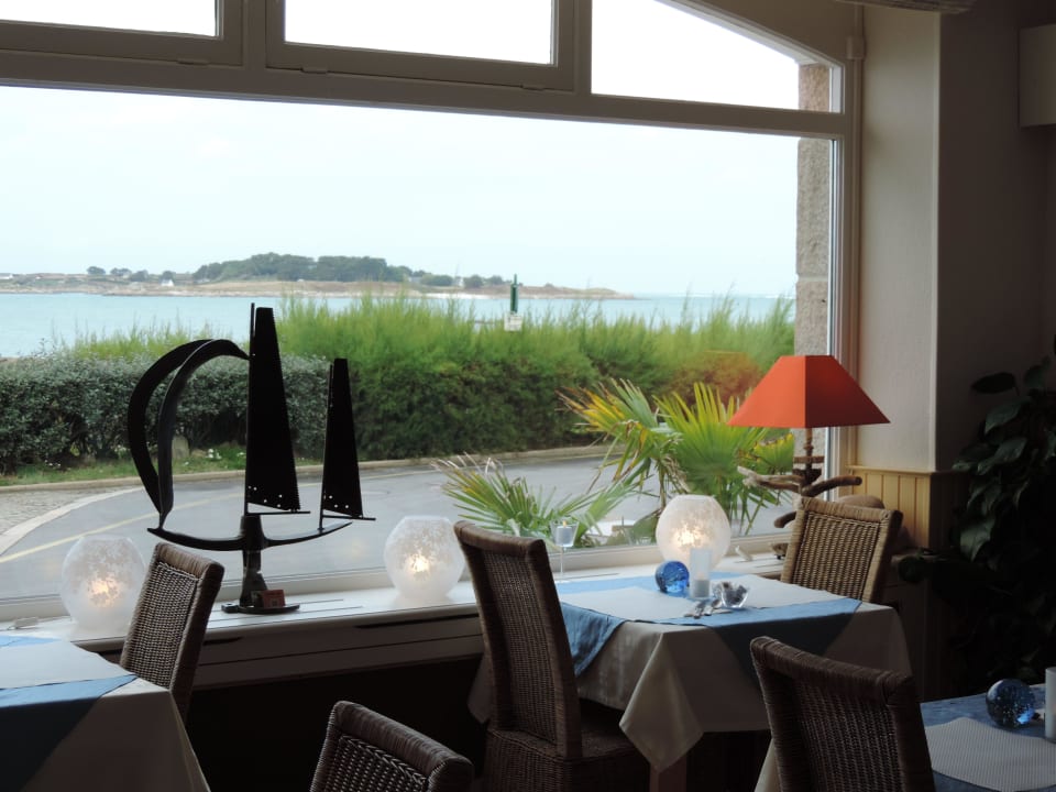 Salle de petit déjeuner Hotel Aux Tamaris - Vue Mer
