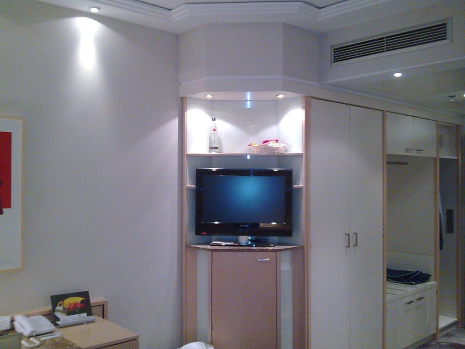 Flachbildschirm im Zimmer Hotel The Westin Leipzig