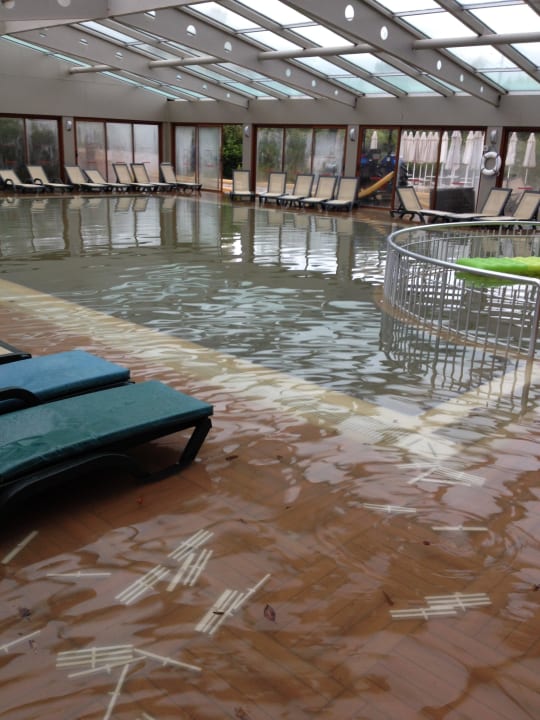 Überschwemmung Schwimmbad Hotel Hane Family Resort