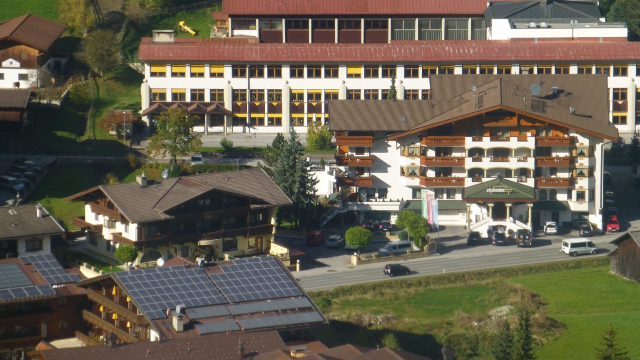 Blick vom Elfer auf den Stubaierhof Hotel Der Stubaierhof Neustift