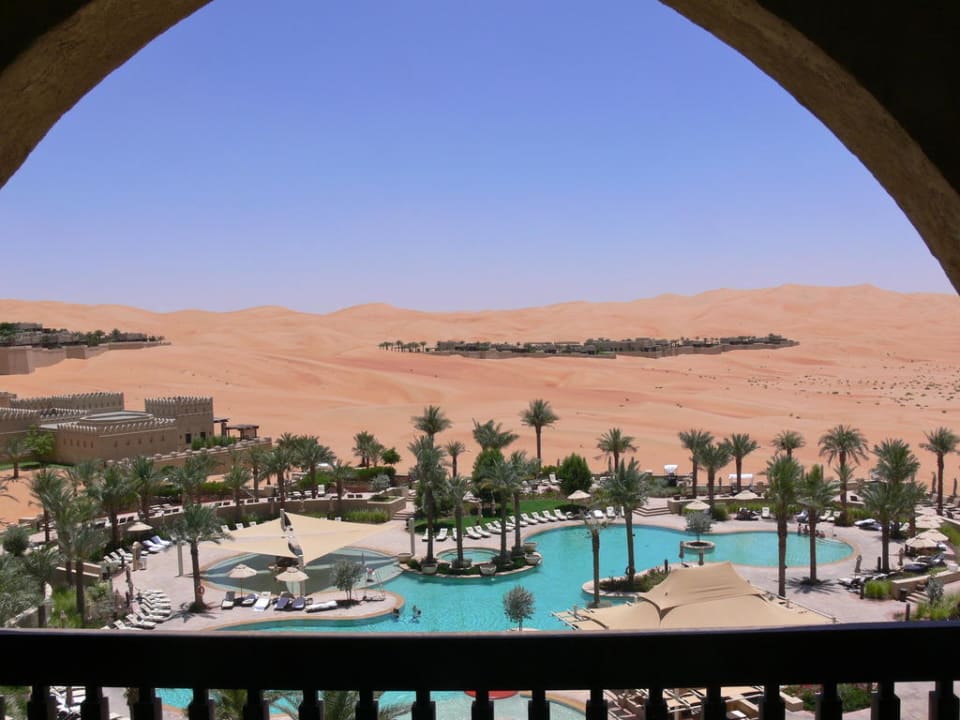 Ausblick vom Balkon Qasr Al Sarab Desert Resort by Anantara
