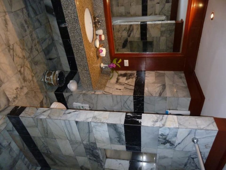 Bad im Gardenwing alt The Fair House Beach Resort