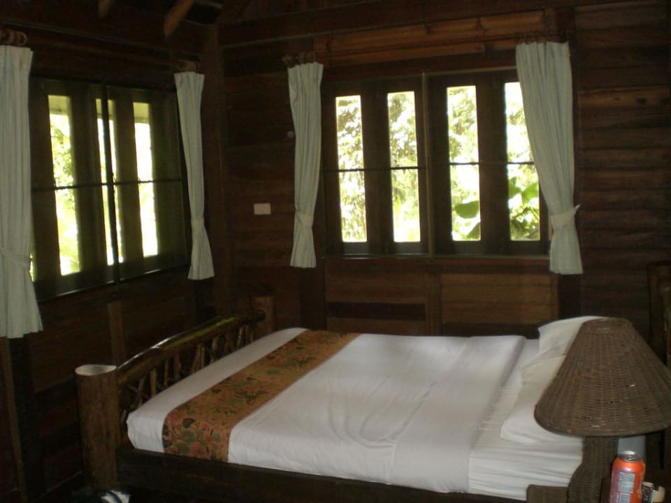 Unser Bungalow von innen Kuraburi Greenview Resort