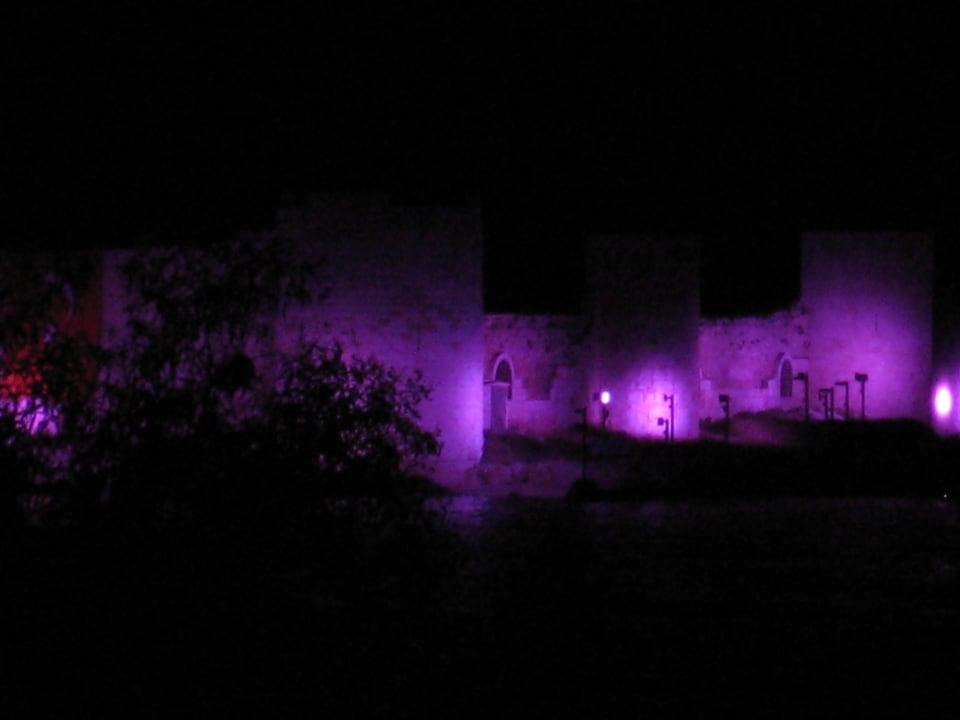 Die Mädchenburg, bunt beleuchtet Hotel Angel Saadet