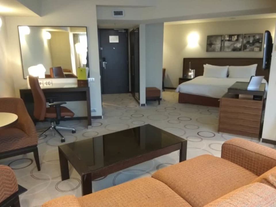 Widok na sypialnie DoubleTree Hotel by Hilton Bucharest Unirii Square